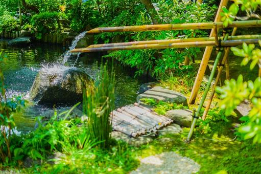 竹と岩の和風庭園 竹と岩の和風庭園の写真