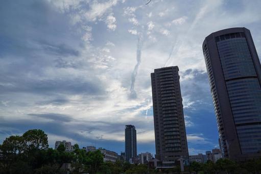 雨雲が覆う空 雨雲が覆う空 曇天,曇り空,青空の写真素材