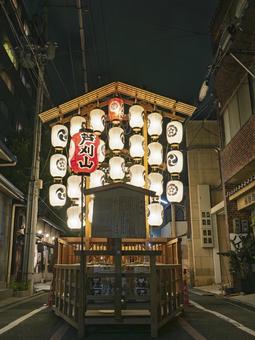 祇園祭・芦刈山|静寂な京都に浮かぶ提灯 祇園祭・芦刈山|静寂な京都に浮かぶ提灯 祇園祭,芦刈山,山鉾の写真素材