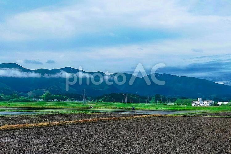 2025年5月の里山6 里山,農村,田んぼの写真素材