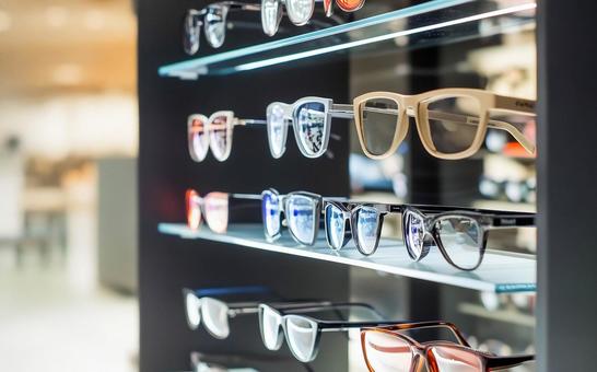 陳列ディスプレイされているメガネ 陳列ディスプレイされているメガネの写真