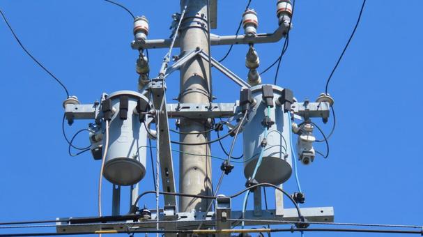 電柱 電線,送電線,送電の写真素材