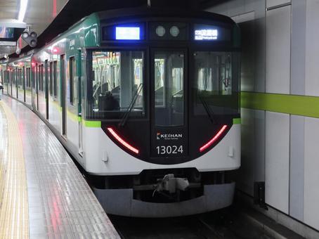 京阪本線 13000系  京阪本線,13000系,前面の写真素材