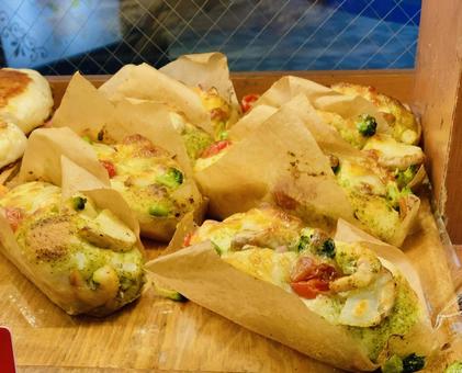 具材たくさんチーズパンの写真