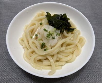 冷やし大根おろしワカメうどん 冷やし大根おろしワカメうどんの写真