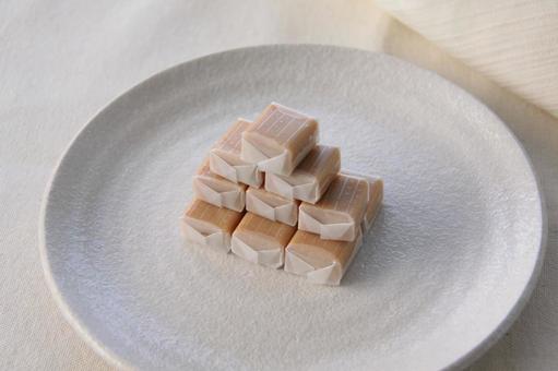 バターキャラメル お菓子 バターキャラメル お菓子 バターキャラメル,お菓子,キャラメルの写真素材