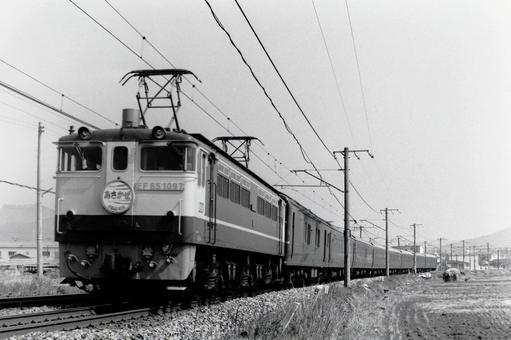 EF65PF形けん引寝台特急「あさかぜ」 のりもの,鉄道写真,鉄道車両の写真素材