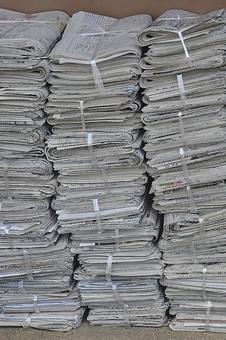 廃品回収・新聞 古紙 回収のごみ置き場 廃品回収・新聞 古紙 回収のごみ置き場 古紙,廃品回収,リサイクルの写真素材