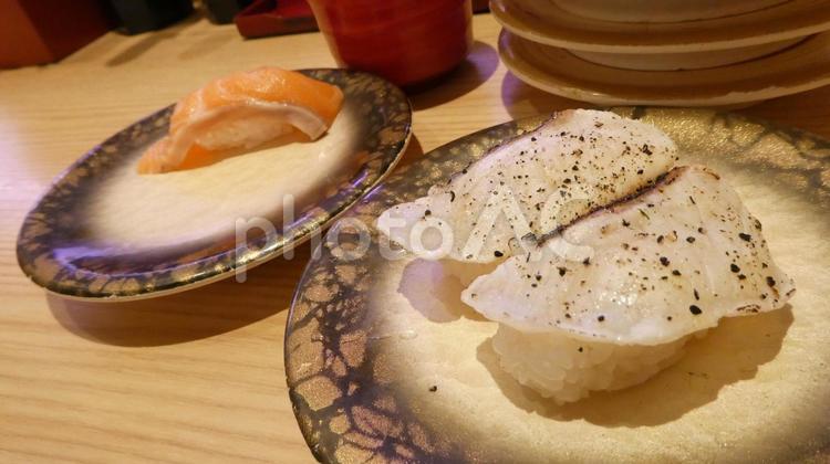 白身魚の炙り寿司とサーモン寿司 寿司,白身魚,炙りの写真素材