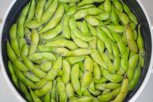 枝豆の湯ではじめ上から 枝豆の湯ではじめ上から 夏野菜,枝豆,豆の写真素材