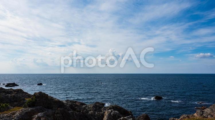 日御碕の海01 海,日本海,岩場の写真素材