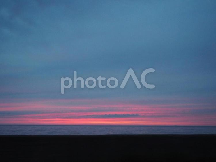 夕暮れ 海,テトラポット,夕暮れの写真素材