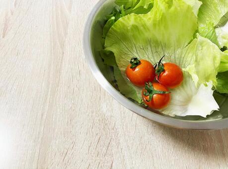【生野菜サラダ】レタスとトマト レタス,トマト,サラダの写真素材