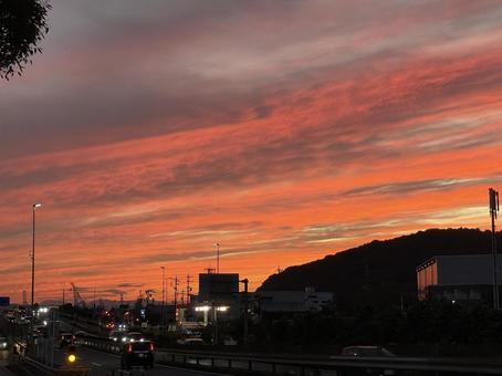 夕暮れの国道 夕焼け,夕暮れ,茜色の写真素材