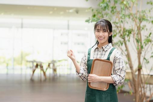 カフェで働く若い女性店員 カフェで働く若い女性店員 カフェ,若い,女性の写真素材