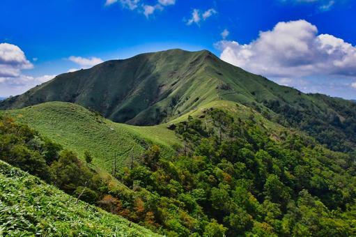 遥かなる次郎笈。 遥かなる次郎笈。 登山,山,稜線の写真素材