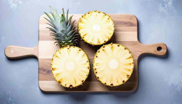 カットしたパイナップル  カットしたパイナップル の写真
