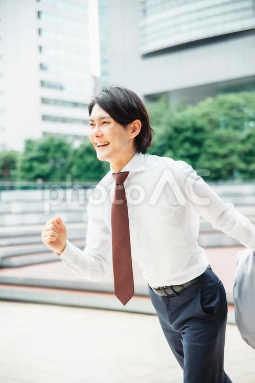 颯爽と歩くビジネスマン ビジネス,ビジネスマン,銀行員の写真素材
