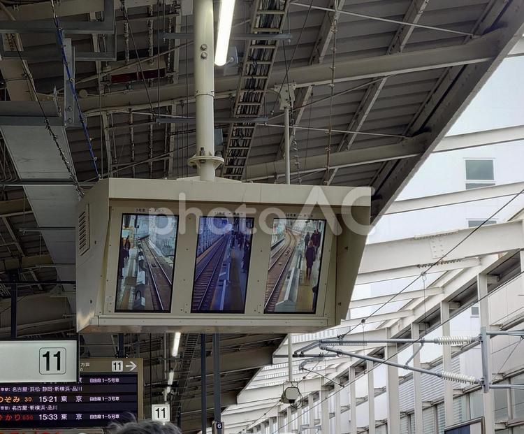 カメラの3画面に映る景色 新幹線,鉄道,駅の写真素材