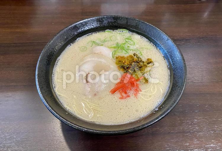 九州博多豚骨ラーメン　辛子高菜　紅生姜 ラーメン,拉麺,豚骨ラーメンの写真素材