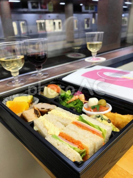 長野電鉄ワインバレー列車のお弁当(2) 長野電鉄,電車,田舎の写真素材