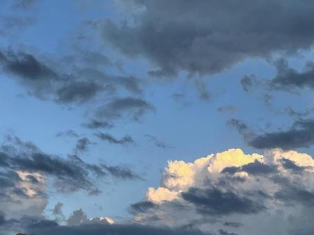 夕方の雲 空,曇り空,くもりの写真素材