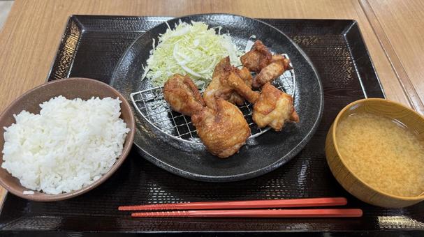唐揚げ定食 唐揚げ定食の写真