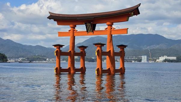 鳥居 広島県,厳島神社,宮島の写真素材