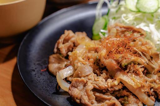 豚肉炒めの家庭的な夕食 豚肉炒めの家庭的な夕食 夕食,晩ごはん,家庭料理の写真素材