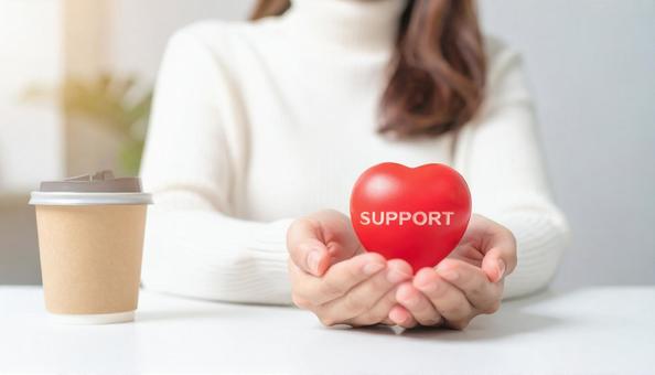 女性の手に浮かぶハート「SUPPORT」 女性の手に浮かぶハート「SUPPORT」の写真