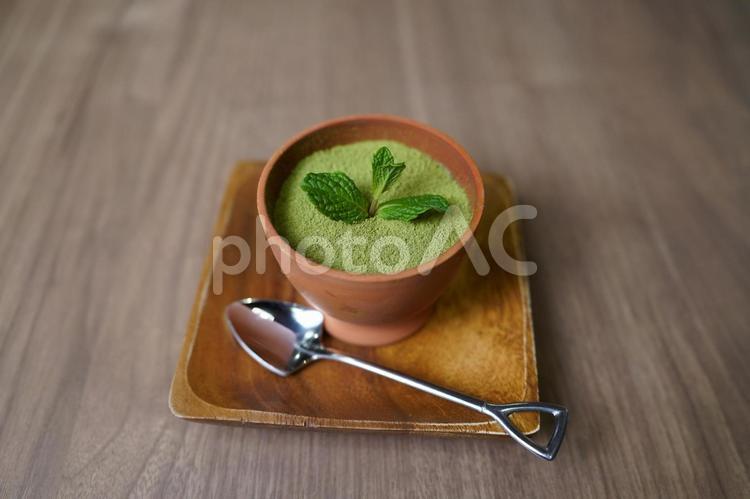 カフェ　ティラミス　植木鉢　抹茶 カフェ,夏,冷たいの写真素材