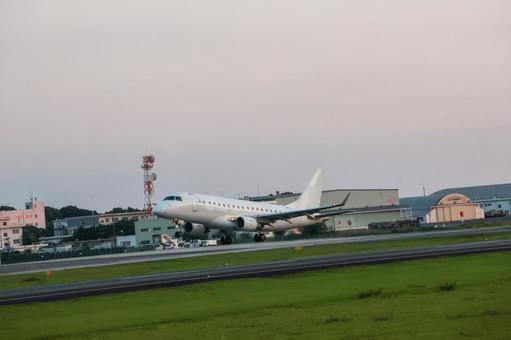 Twilight Takeoff Twilight Takeoffの写真