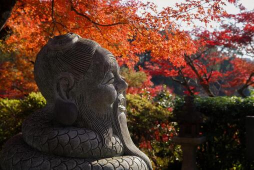 三室戸寺の宇賀神 11月,秋,紅葉の写真素材