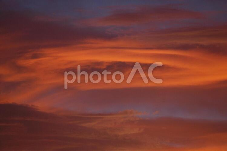 夕日に赤く染まる雲（舞浜）01 雲,夕日,夕焼けの写真素材