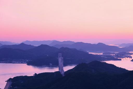 しまなみ海道マジックアワー(因島大橋) しまなみ海道マジックアワー(因島大橋) しまなみ海道,広島県,尾道の写真素材