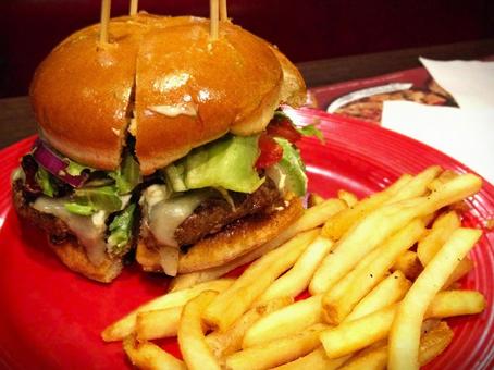 ハンバーガー&フレンチフライ1 ハンバーガー&フレンチフライ1 ハンバーガー,フレンチフライ,フライドポテトの写真素材
