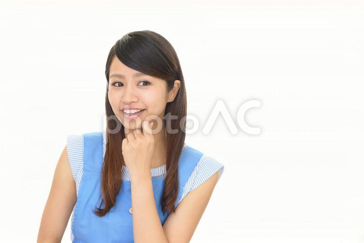 エプロンを着た笑顔の女性 女性,女,主婦の写真素材