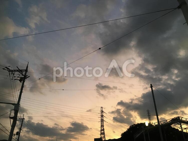 電線と鉄塔と夕焼け 空,電気,塔の写真素材