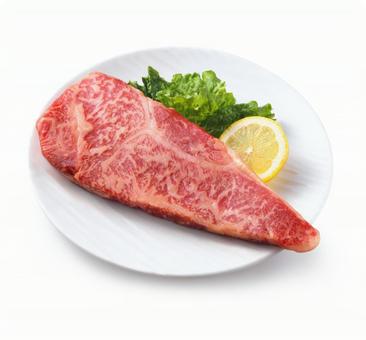 牛サーロインステーキ(生肉) 牛サーロインステーキ(生肉)の写真