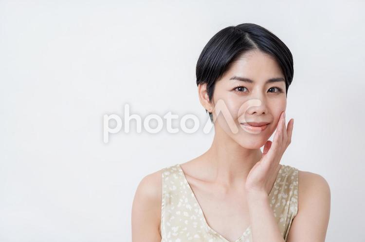 若い女性のスキンケアイメージ 女性,アンチエイジング,30代の写真素材