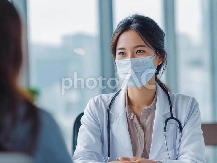 笑顔で問診する女性医師 医者,女性,マスクの写真素材