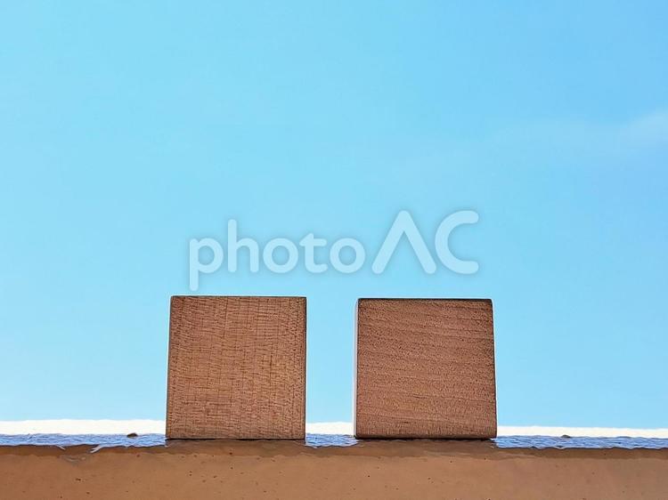 積み木と青空 積み木,木,茶色の写真素材