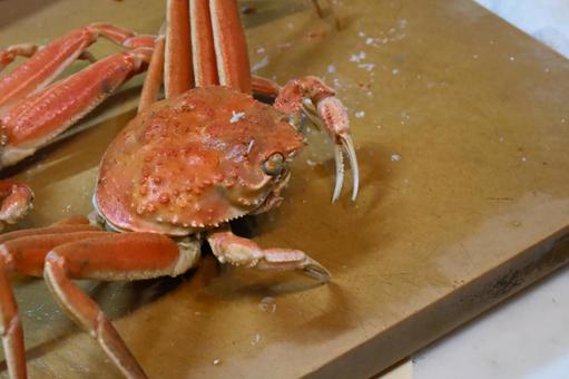 まな板の上の蟹 まな板,上,蟹の写真素材