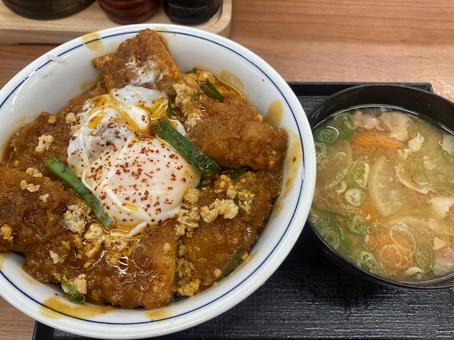 カツ丼　豚汁 カツ丼,豚汁,お味噌汁の写真素材