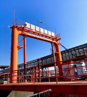 久里浜港ゲート 海,かなや丸,晴れの写真素材