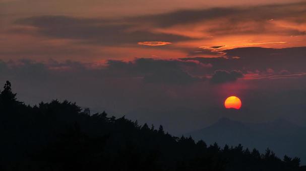 山間の夕陽2 山間の夕陽2の写真