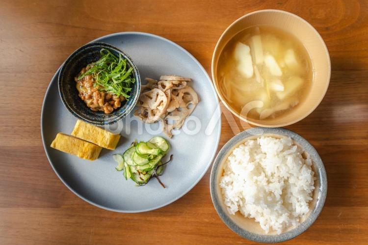 和食朝ごはんのヘルシープレート 朝食,和食,ごはんの写真素材