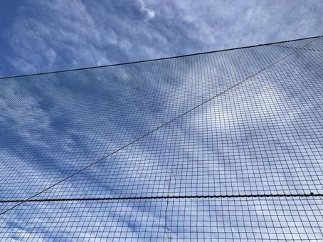 ネット越しの秋の空 ネット越しの秋の空の写真