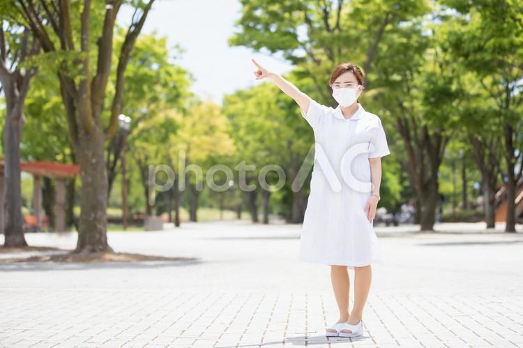マスクをする白衣の女性 看護師,ナース,マスクの写真素材