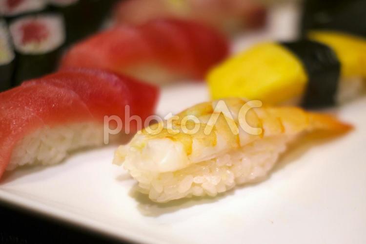 料理教室で握ったお寿司を食べる 寿司,お寿司,握り寿司の写真素材